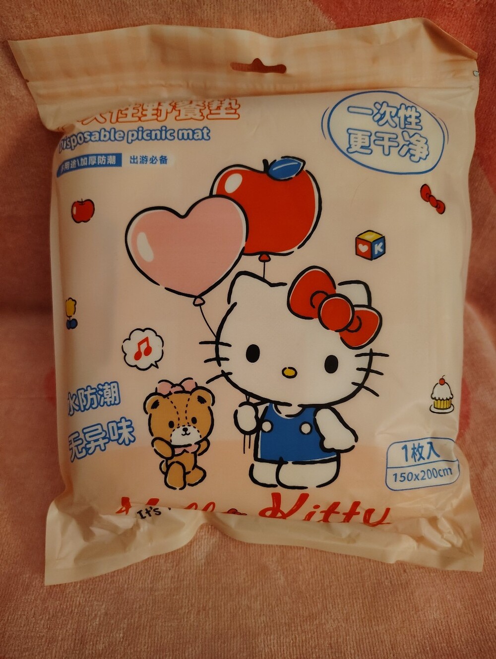 EXCLUSIVE - Hello Kitty Officially Licensed Disposable Picnic Mat - Picture 4 of 6